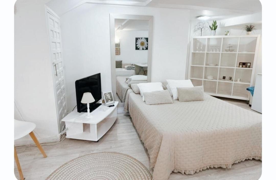 Cool Basement Studio In Hosts House With Private Terrace And Bbq Zizur Mayor Kültér fotó